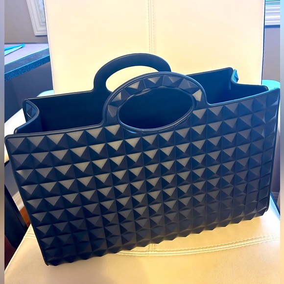 VALENTINO GARAVANI
La Troisieme Rubber Shopping. Brand new - Picture 1 of 6